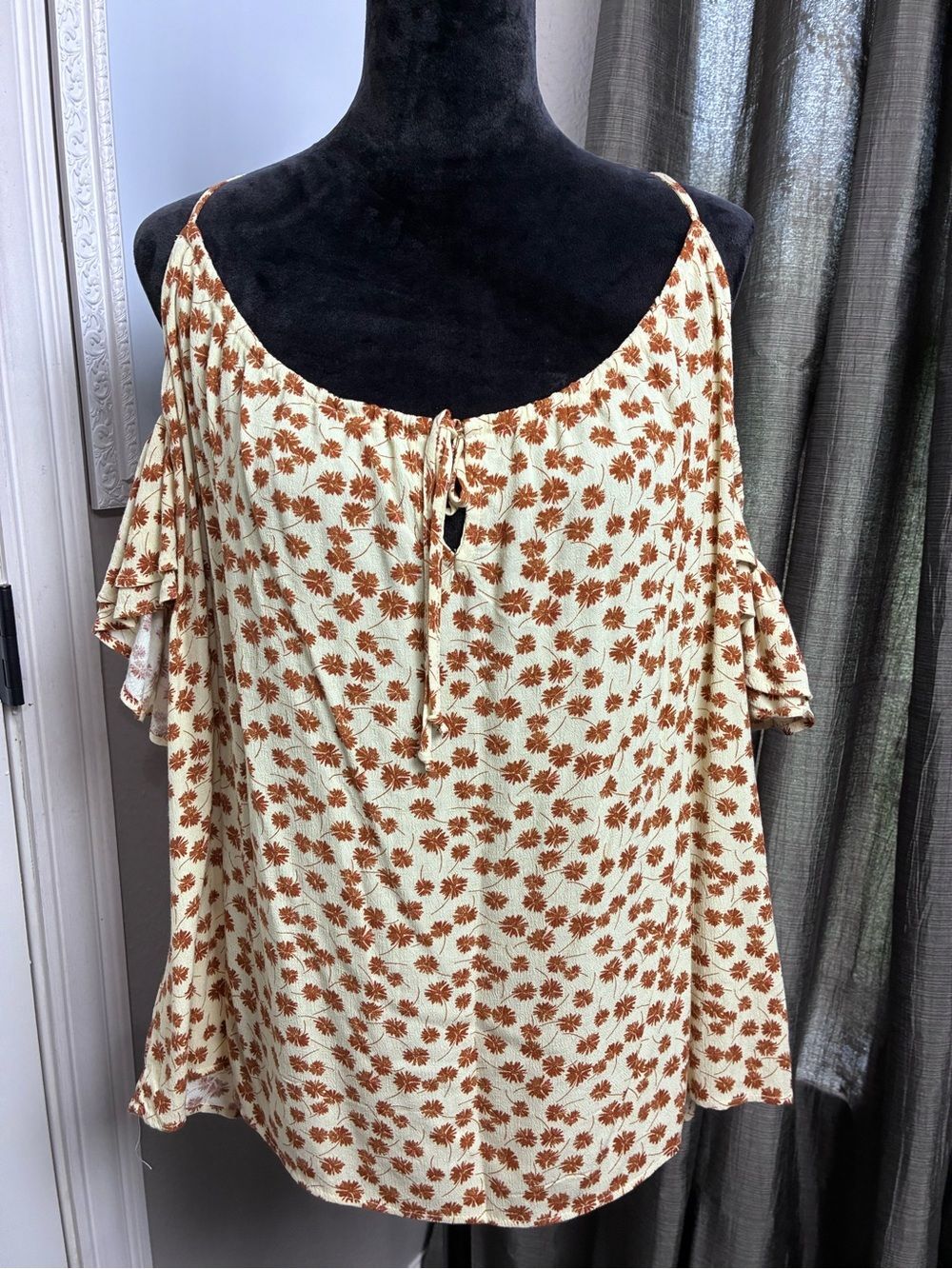 Mason & Belle Cream Floral Cold-Shoulder Blouse with Tie Neck